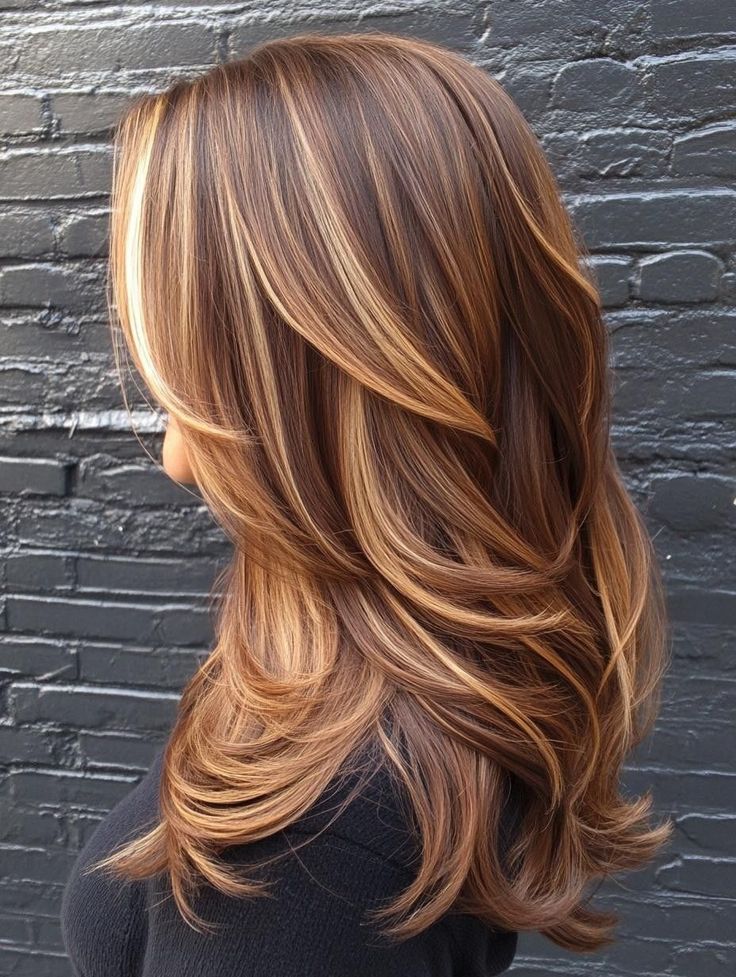 20 Trending Winter Hair Colors for Blondes in 2025 12 10 pic