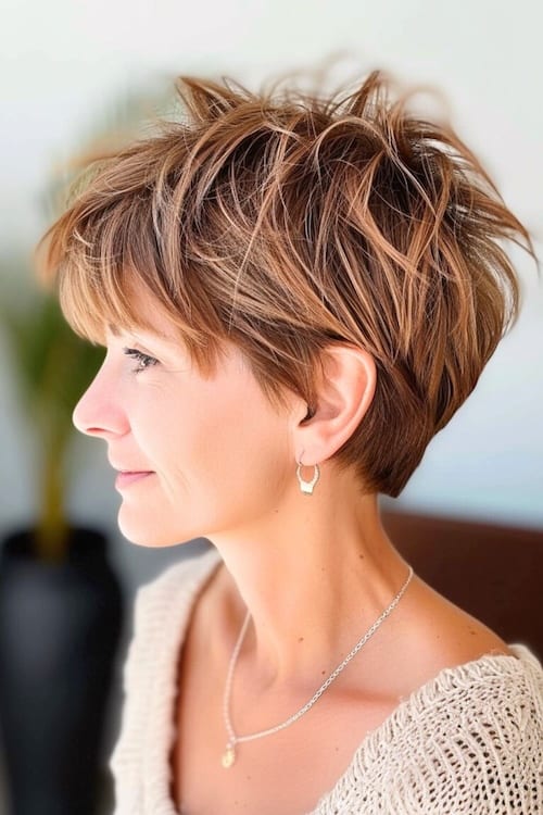 15+ Best Wash and Wear Hairstyles for Older Women (Low-Maintenance & Stylish) 2 kjuiguih