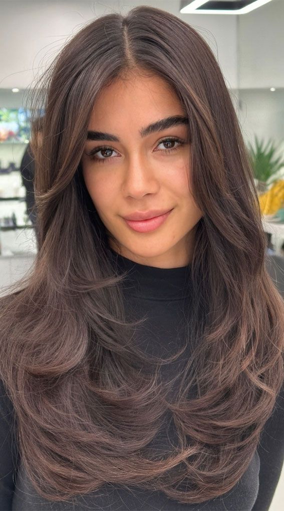 30 Stunning Straight Hairstyles That Will Define 2025 Trends 3 p 1