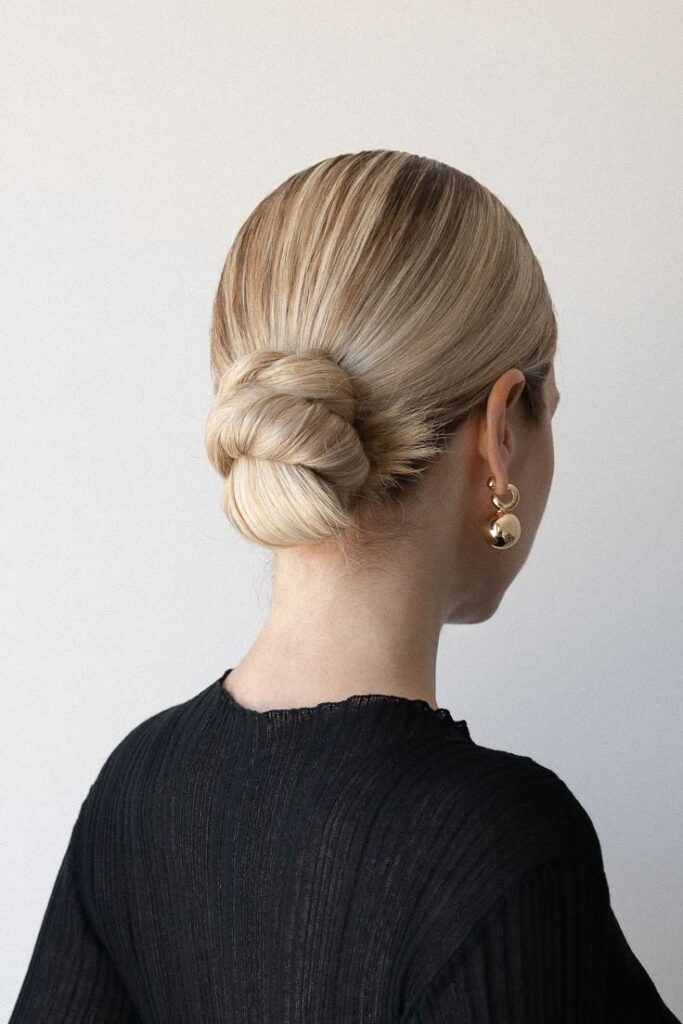 30 Stunning Straight Hairstyles That Will Define 2025 Trends 15 p 13
