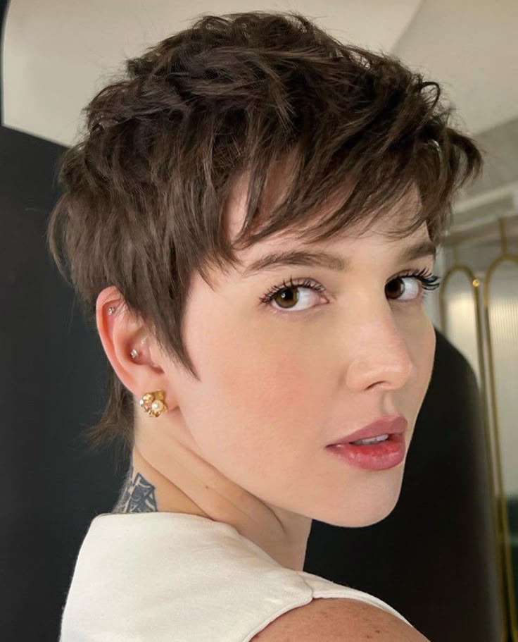Pixie Haircuts for Fine Hair: 15+ Stylish Looks to Add Volume and Confidence 4 p 2 3