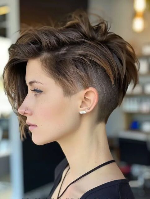 10+ Short Layered Haircuts With Bangs for a Fresh New Look 22 10+ Short Layered Haircuts With Bangs for a Fresh New Look