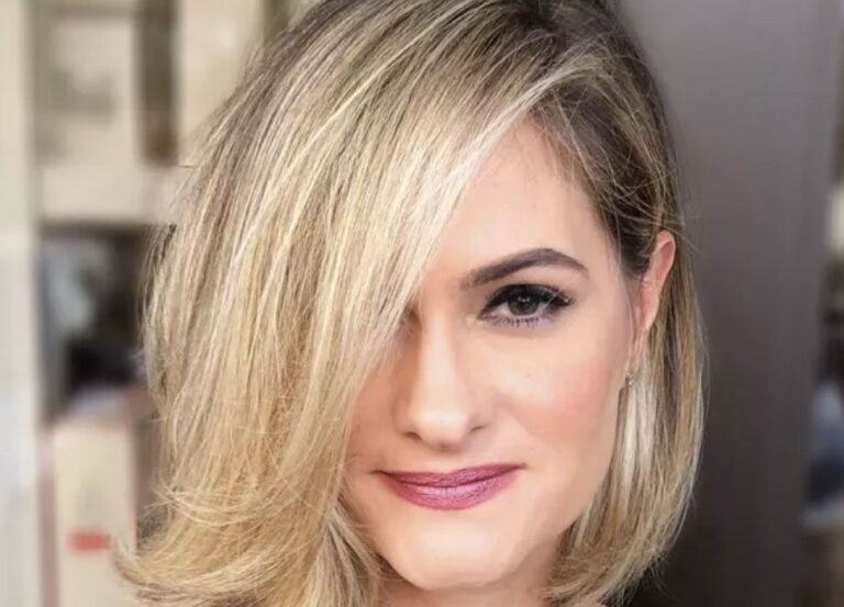 20 Flattering Bobs for Women Over 50 23 20 Flattering Bobs for Women Over 50