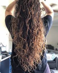 22 Stunning Long Curly Hairstyles to Try in 2025 3 p 1 32