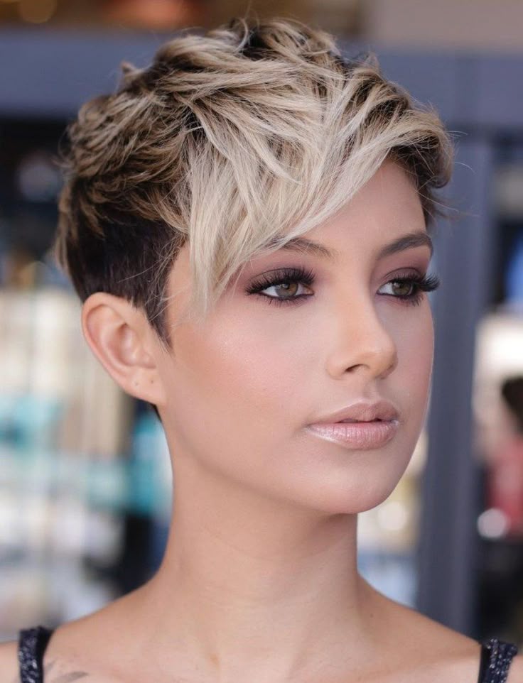 15+ Stunning Platinum Blonde Hair Color Ideas to Try in 2025 12 p 10 30