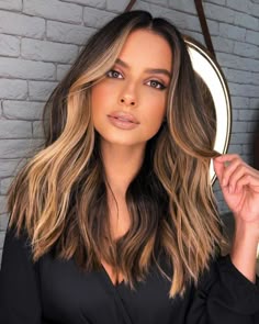 25+ Gorgeous Caramel Highlights on Dark Hair That Turn Heads 13 p 11 1