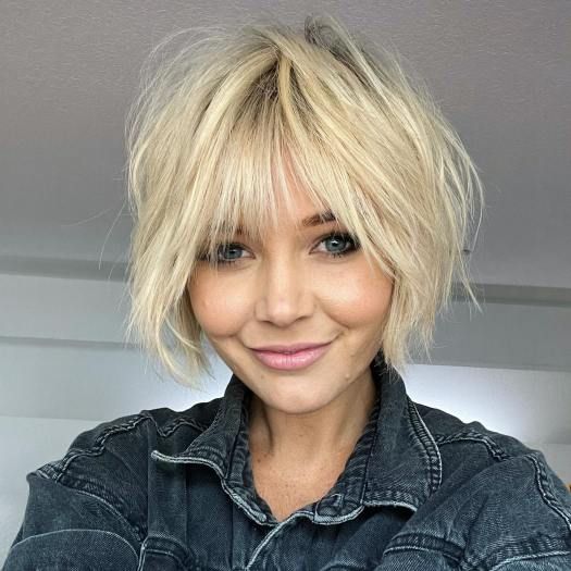 13+ Feathered Bob Hairstyles for a Soft, Chic Look 14 p 12 28
