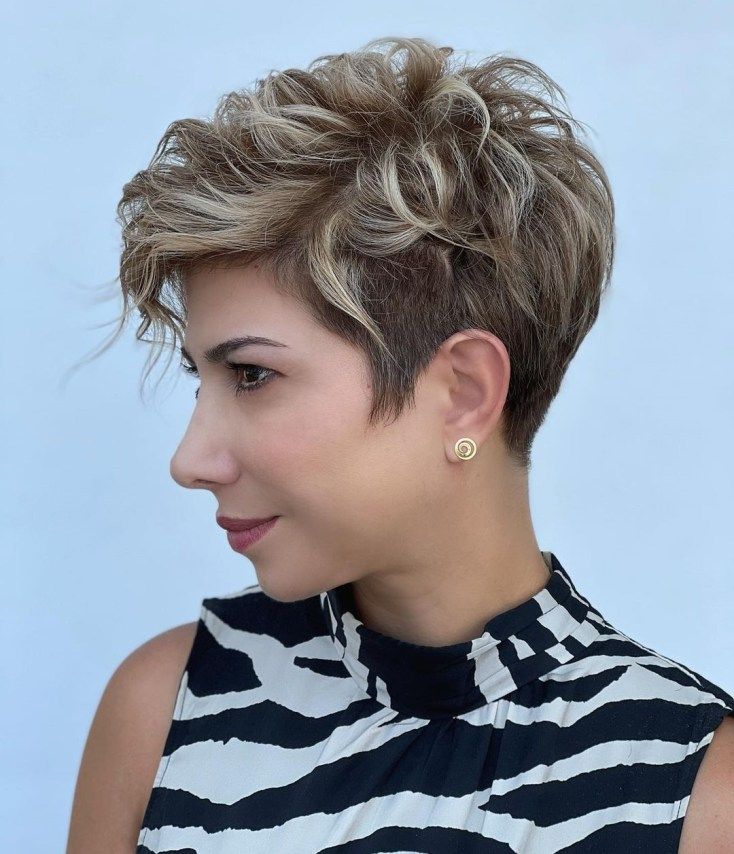 15+ Short Winter Hairstyles That Are Cute, Cozy & Chic 14 p 12 33