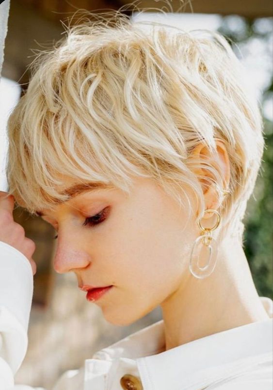 15+ Trendy Short Blonde Haircuts to Elevate Your Look Instantly 15 p 13 25