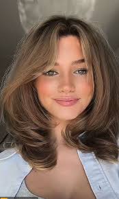 21 Shoulder-Length Haircuts With Layers That Add Volume, Shape & Style 15 p 13 43
