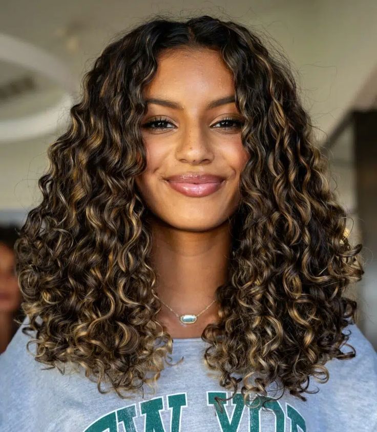 25+ Gorgeous Caramel Highlights on Dark Hair That Turn Heads 16 p 14 1