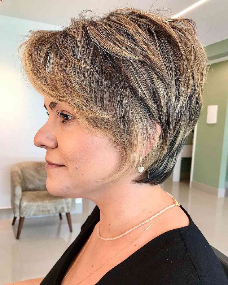 13+ Feathered Bob Hairstyles for a Soft, Chic Look 16 p 14 29
