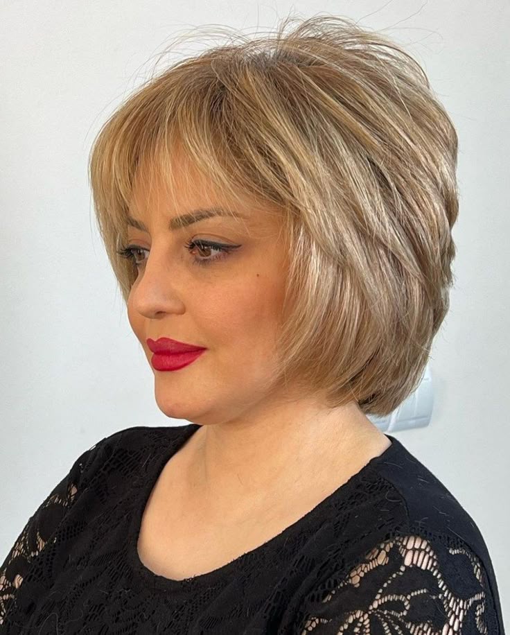 15+ Short Winter Hairstyles That Are Cute, Cozy & Chic 16 p 14 34