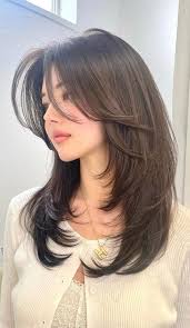 15+ Thick Wavy Haircuts That Will Transform Your Look in 2025 17 p 15 4
