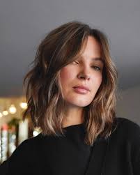 21 Shoulder-Length Haircuts With Layers That Add Volume, Shape & Style 17 p 15 41