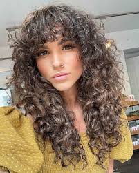 22 Stunning Long Curly Hairstyles to Try in 2025 4 p 2 35