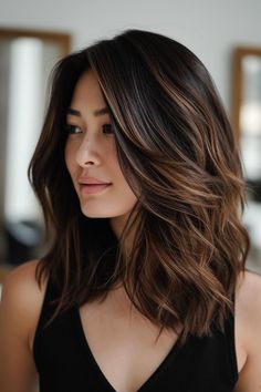 25+ Gorgeous Caramel Highlights on Dark Hair That Turn Heads 23 p 21
