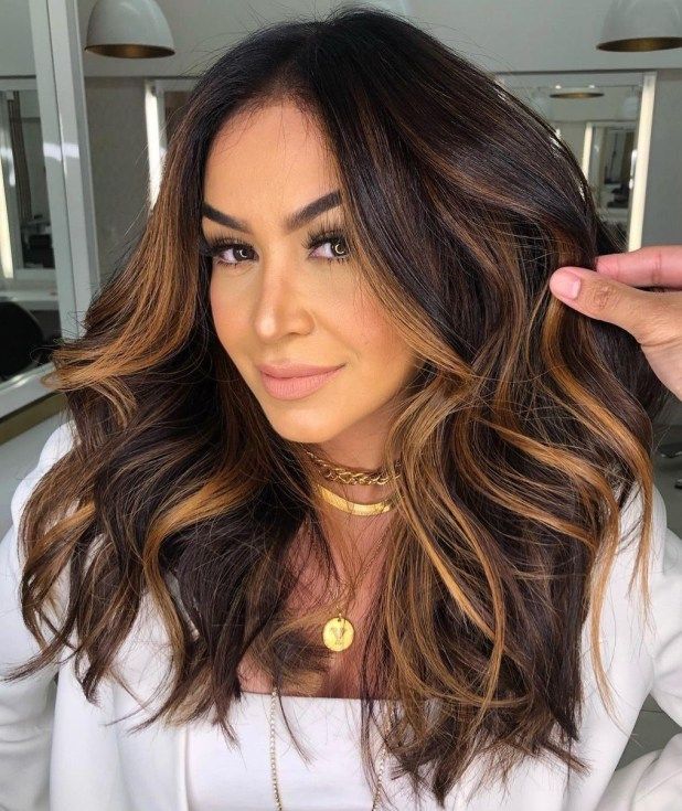 25+ Gorgeous Caramel Highlights on Dark Hair That Turn Heads 9 p 7 1