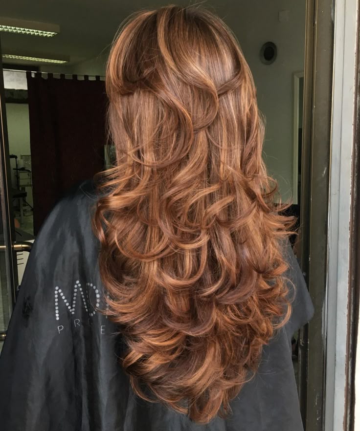 15+ Thick Wavy Haircuts That Will Transform Your Look in 2025 9 p 7 4