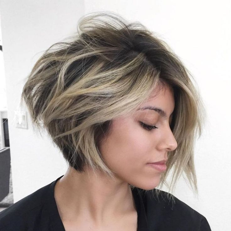 15+ Feathered Bob Hairstyles That Add Volume, Style & Elegance 9 p 7 47