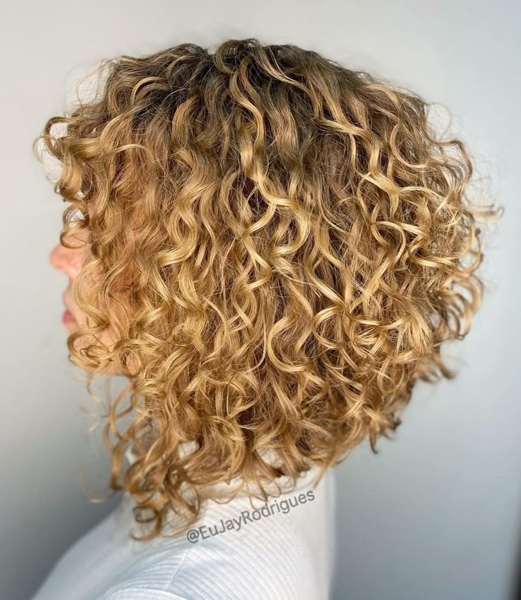 20 Trendy Angled Bob Haircuts to Elevate Your Style in 2025 10 p 8 26