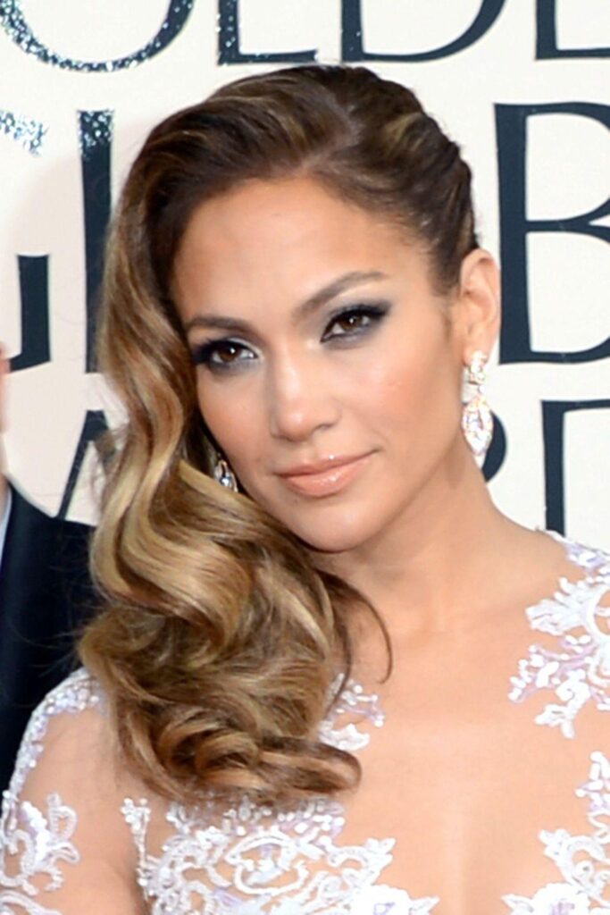 15+ Thick Wavy Haircuts That Will Transform Your Look in 2025 10 p 8