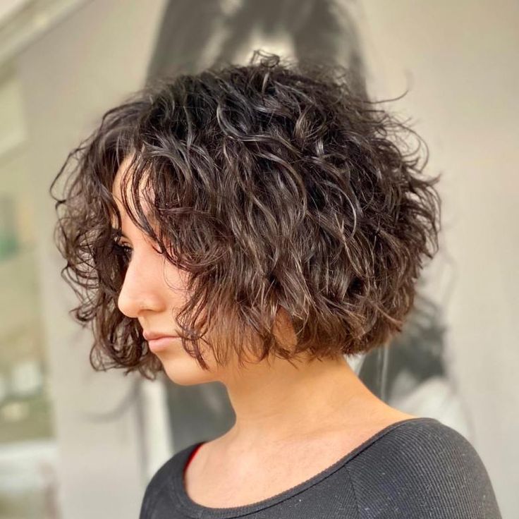 13+ Feathered Bob Hairstyles for a Soft, Chic Look 11 p 9 28