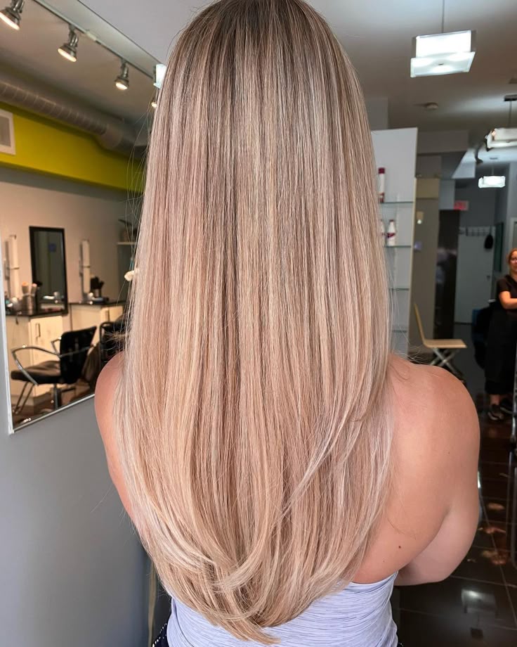 21 Shoulder-Length Haircuts With Layers That Add Volume, Shape & Style 11 p 9 42