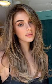 20+ Straight Hairstyles to Try for a Sleek and Modern Look in 2025 2 qqqqdw